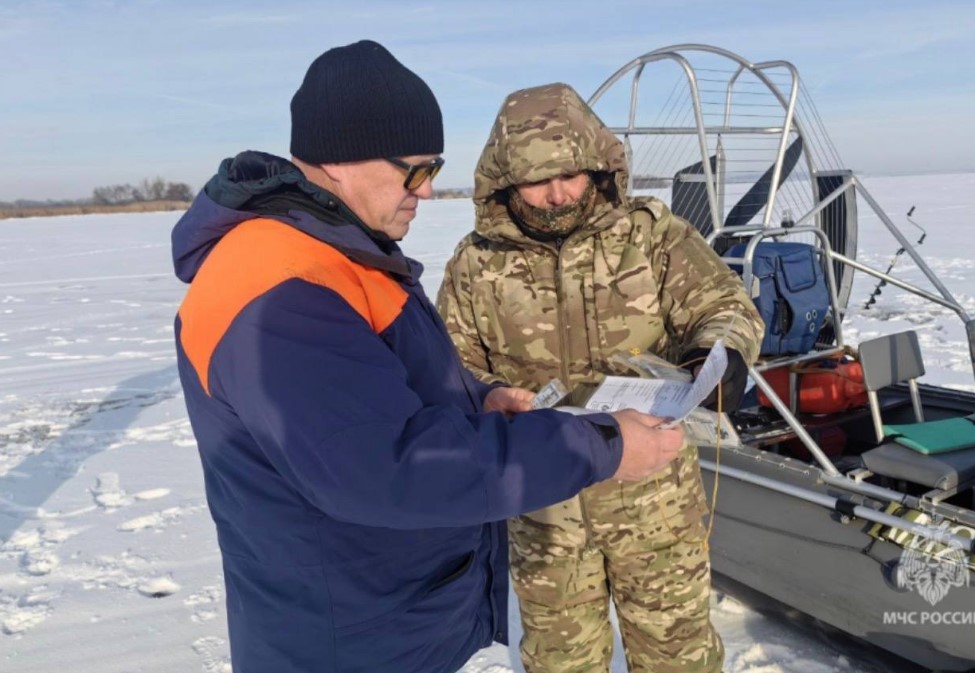 Запрет выхода на лед нарушили около 60 саратовцев